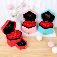 Nouvelle conception en forme de cœur, 9 roses en savon, boîte à collier, cadeau de Noël pour femme, boîte à bijoux en forme de cœur, rose en savon, fleur