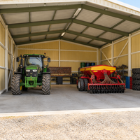 Bâtiment en acier préfabriqué pour machines agricoles 24x15m, galvanisé, résistant au froid et aux charges de neige, à faible coût pour le stockage de machines