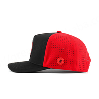 Casquette de golf Oxford sportive 5 panneaux perforée imperméable respirante 100 % polyester avec logo personnalisé en patch de caoutchouc bicolore – Vente en gros