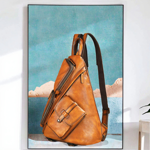 Marrant Sacs de poitrine vintage de luxe pour hommes Sac à dos à bandoulière en cuir véritable pour la randonnée et les voyages - Product Image 3