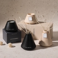Vente en gros et personnalisation de cire de soja de luxe et populaire en noir et blanc avec pots en céramique pour la décoration intérieure et les bougies parfumées