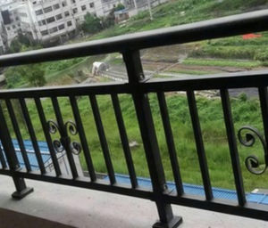認証済み工場製 シンプルデザイン スチール製バルコニー柵 手すり 安全柵 錬鉄製階段手すり ヴィラ ホテル 病院向け - Product Image 5