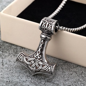 Pendentif Marteau de Thor en acier inoxydable, collier pour homme, design viking 3D, bijou à porter au quotidien, cadeau - Product Image 2