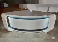 Bureau d'information avec écran Led Logo Bureau de studio personnalisable Table de diffusion en direct Station de radio Table de diffusion Station de télévision Nouvelles