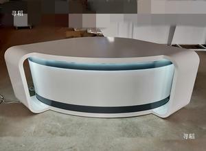 Escritorio de <span class=keywords><strong>noticias</strong></span> con logotipo de pantalla Led Escritorio de estudio personalizable Mesa de transmisión en vivo Estación de radio Mesa de transmisión Estación de TV <span class=keywords><strong>Noticias</strong></span> - Product Image 2