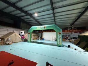 Gapura Inflatable Kain Oxford Custom Pabrikasi untuk Branding dan Iklan, Dilengkapi Banner Sponsor yang Dapat Dilepas, untuk Acara Olahraga Sekolah - Product Image 6