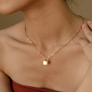 Collana con Ciondolo a Lucchetto in Acciaio Inox Placcato Oro 18K per Donne, Regalo di Natale per Amici e Innamorati - Product Image 4