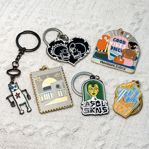 Nuovo Portachiavi a Moschettone in Acciaio Inox con Design Cartoon, Logo Personalizzabile, Forma di Cuore Rosso - Product Image 6