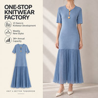 Robe pull midi en maille bleue pour femme, col rond, manches courtes, décolleté à découpe, plissée, tricotée pour l'été, avec étiquette personnalisée, fabrication OEM