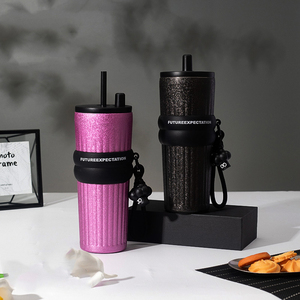 Gobelet isotherme sous vide en titane et cristal de 710 ml, motif flocon de neige, rayures verticales, avec paille et manchon en silicone, et cordon de transport - Product Image 2