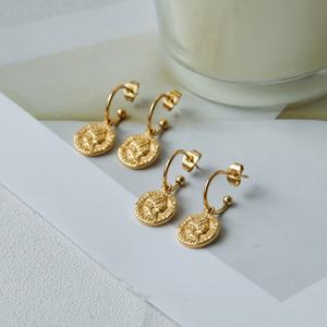 Boucles d'oreilles pendantes en acier inoxydable plaqué or 18 carats, étanches, personnalisées, style vintage, avec motif Vierge Marie, pour femmes et adolescentes - Product Image 2