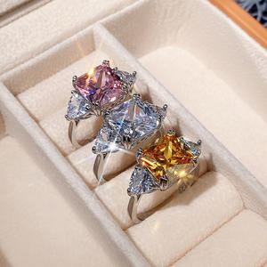 Anelli Geometrici con Gemme F1380, Zirconia Cubica Taglio Princess con Montatura a Griffe, Anelli di Fidanzamento alla Moda per Donne - Product Image 4