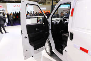 Nouveaux véhicules DFSK Euro 6 certifiés CEE, camions 100 % électriques Dongfeng Motor LHD EC35 avec caméra arrière à vendre - Product Image 4