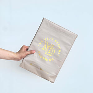 Sac express écologique noir mat avec logo doré brillant, sac à bulles, emballage poly mailer, sac d'expédition pour boîte de chaussures en tissu, vente chaude - Product Image 3