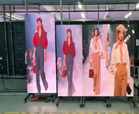 Affiche LED pliable ultra-mince de 0,75 m x 2 m, P1,25 mm, 33 mm, avec fréquence de rafraîchissement de 3840 Hz pour la publicité numérique