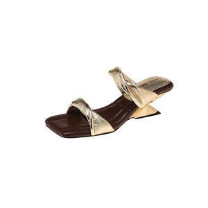 Chanclas de moda informales con forma de alienígena y punta cuadrada, parte superior y suela de cuero, talla grande, sandalias de verano para mujer - Product Image 5