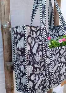 Bolso de mano acolchado de algodón con estampado floral indio, tipo tote, para compras, viajes, para mujer - Product Image 4