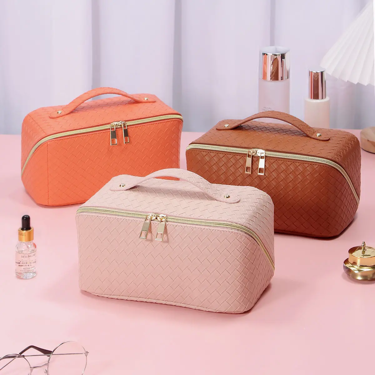 Large Capacity Travel Makeup Bag Woven Leather Portable PU Waterproof Cosmetic Bag Divider Flat Lay Makeup Organizer