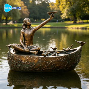 Grande Statua Moderna 3D in Bronzo di Ragazza che Tiene un Aeroplanino, Scultura per Giardino Esterno e Fontana d'Acqua - Product Image 6