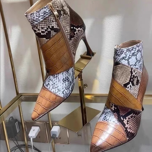 Porte-Chaussures Personnalisé en Acier Inoxydable Doré, Présentoir à Talons Hauts, Présentoir à Chaussures pour Femmes - Product Image 6