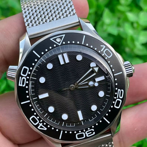 Classic Men's Diver Style Automatic <b>Watch</b> Titanium <b>Case</b> Black Wave Pattern Dial Stainless Steel Mesh Band Sports Casual <b>Watch</b> - Product Image 4