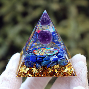 Pirámide de Resina Epoxi de Cristal de 5 cm, Decoración Feng Shui, Adorno de Escritorio, Regalo de Inauguración de Casa - Product Image 2