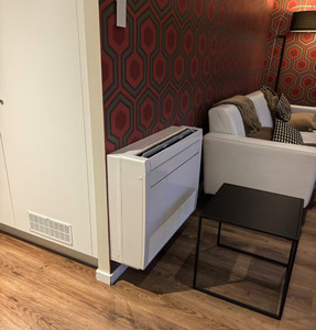 Aire Acondicionado de Pie Ultra Delgado de 9000 BTU R32, Bajo Nivel de Ruido, Tipo Consola, Control Inteligente por WiFi a través de Aplicación, para Uso en Hoteles - Product Image 1