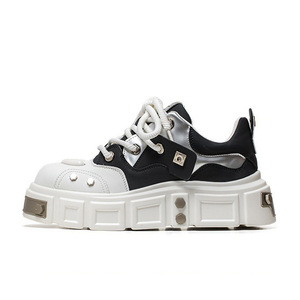 Venta al por mayor de zapatos de invierno de estilo europeo de los hombres de malla superior gruesa suela altura aumento de baja estatura de metal pesado versátil - Product Image 1
