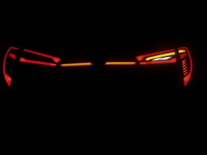 Funkywheel ดัดแปลงไฟ LED สำหรับวิ่งด้านหลังเลนส์ใสไฟท้ายสัญญาณเลี้ยวสีแดงสำหรับ Toyota Innova 2016-2021 - Product Image 3