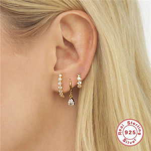 Pendientes de Plata de Ley S925 con Forma de Gota de Agua Geométrica, con Diamantes, Minimalistas, Creativos y Modernos - Product Image 1
