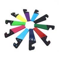 Mini chargeur sans fil portable coloré en forme de V pliable à rotation à 360 degrés en ABS, support de téléphone de voiture pour iPad tablette