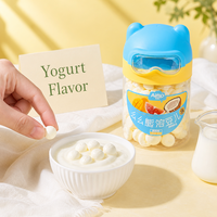 Vente en gros de biscuits et pâtisseries solubles à la fraise Aimo Momo Bear, confiserie 14g. Vendu directement par l'usine chinoise.