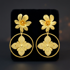 Boucles d'oreilles pendantes classiques en laiton plaqué or 14 carats, coupe princesse - Product Image 2