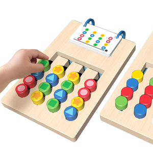 Planche éducative en bois avec tri des couleurs et des formes et reconnaissance des motifs pour le développement de l'apprentissage précoce des tout-petits - Product Image 2