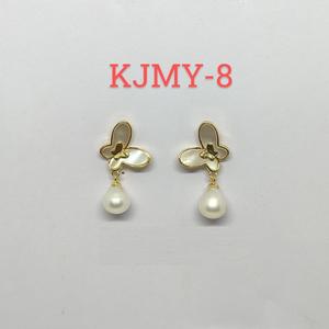 ต่างหูมุกน้ำจืดสไตล์บาโรกสุดหรู ขายดีที่สุด ตัวเรือนทองเหลือง เหมาะสำหรับงานเลี้ยงฉลองสมรสและเป็นของขวัญสำหรับเพื่อนเจ้าสาว มีจำหน่ายแล้ว - Product Image 4