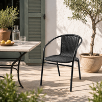 Chaise de salle à manger empilable en métal de style européen moderne pour l'extérieur, avec structure en acier thermolaqué, écologique et durable, idéale pour hôtels, patios et jardins.