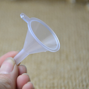 Juego de embudos pequeños de plástico Yebang para dispensar perfume, tamaño convencional, moldeado por inyección - Product Image 3