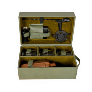 Caja de Bar Artesanal de Cuero PU Ecológico, Color Verde Oliva, con Asa, Estuche Portátil para Cócteles Hecho a Mano - Product Image 1