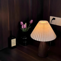Lampe de table basse tension lampe plissée rétro nordique chambre Simple chevet alimentation veilleuse couverture en tissu