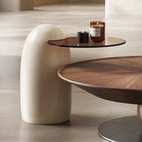 Ensemble de table basse moderne minimaliste avec structure en acier inoxydable et plateau en placage de noyer, parfait pour le salon