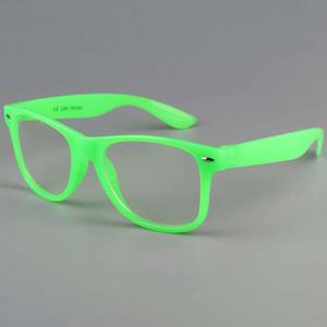 Vente en gros de lunettes de soleil vintage mode colorées qualité supérieure en plastique, lunettes de soleil rétro tendance pour hommes et femmes - Product Image 1