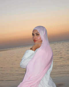 Hijab in Modal Premium Leggero con Sottohijab in Cotone Ghiaccio, Facile da Indossare, Nuova Tendenza Moda Etnica - Product Image 1