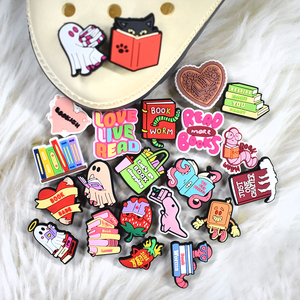 Nouveaux charms de luxe pour chaussures, décoration mignonne en résine et caoutchouc, thèmes Halloween, fantôme et Vierge Marie. - Product Image 1