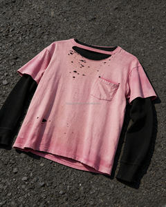 T-shirt personnalisé pour homme, rose délavé, effet usé, à manches longues, avec couches superposées et déchirées - Product Image 3