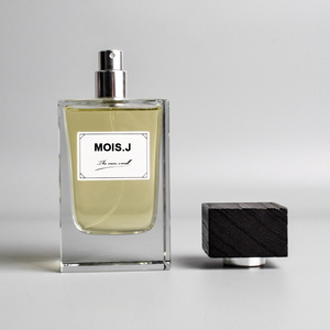 Flacone Spray in vetro per profumo con fondo spesso a crimpare trasparente quadrato piatto da 100ml di alta qualità con tappo in legno nero - Product Image 2