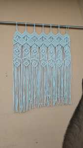 Tapiz de Pared Rectangular Bohemio Azul Claro, Hecho a Mano con Macramé de Algodón, Decoración con Flecos para Sala de Estar o Dormitorio - Product Image 1