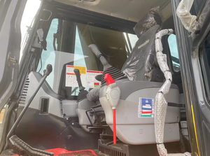 Excavatrice sur chenilles Komatsu PC350-7 d'occasion de haute qualité, modèle 2022, 35 tonnes, capacité de la benne de 0,4 m³, moteur et transmission en bon état - Product Image 4