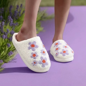 Pantoufles de coeur de noël pour dames femmes bout rond hiver pantoufles chaudes avec velours rembourré antidérapant doux en peluche mousse à mémoire - Product Image 6