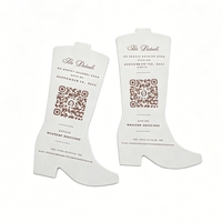 Carte de vœux unique en forme de botte découpée, en papier texturé épais, avec code QR personnalisé et texte en relief, pour invitation de mariage ou carte de détail