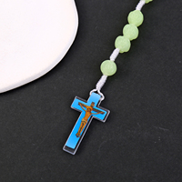Collier Chapelet Catholique Lumineux 10mm, Pendentif de Prière Brillant, Perles en Plastique Rose, Icône de Jésus, Bijoux Chrétiens pour Cadeaux de Pâques